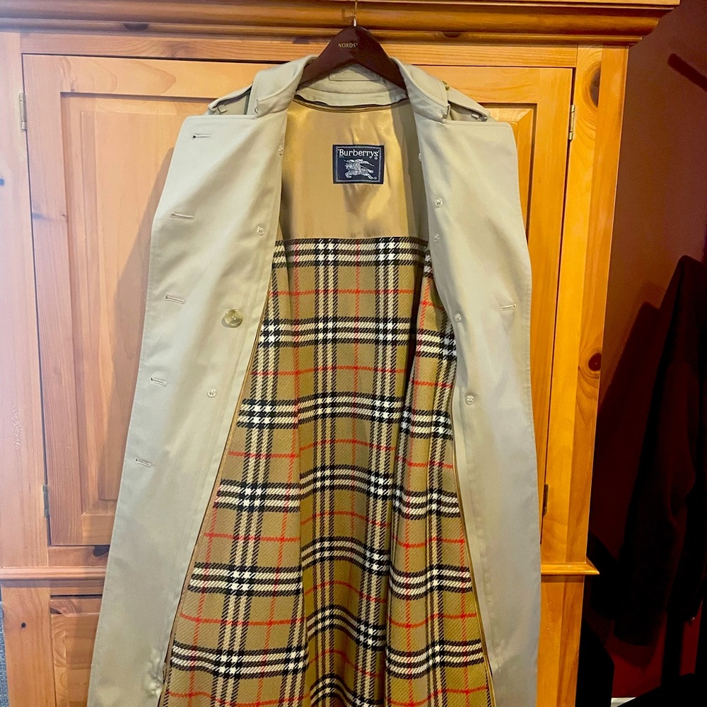 Womens Burberry Trenchcoat
